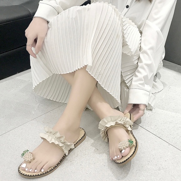 Pearl pineapple ruffle sandals beige Oct sale - Picture 2 of 5